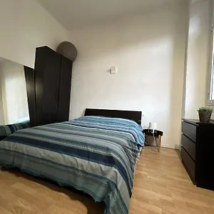 Ampio Bilocale Sui Navigli , Milano Italia